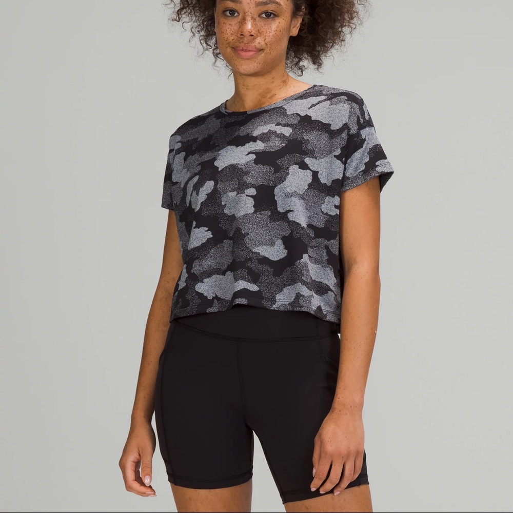 NWT Lululemon Cates T-shirt